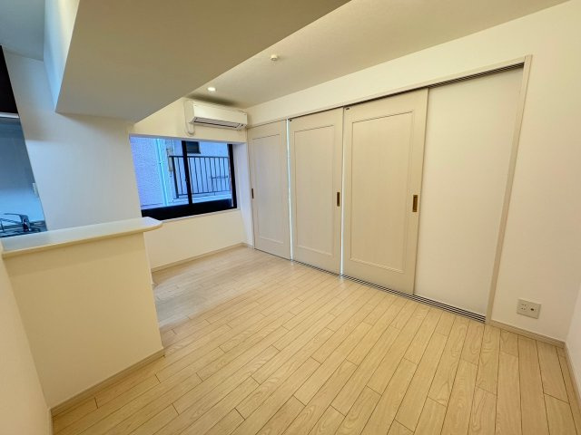 アパートメント麻布No.10 503号室の居間・リビング