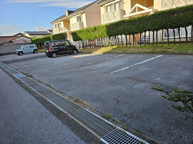 ハーモニーハイツ A・Bの駐車場|平面式の駐車場です