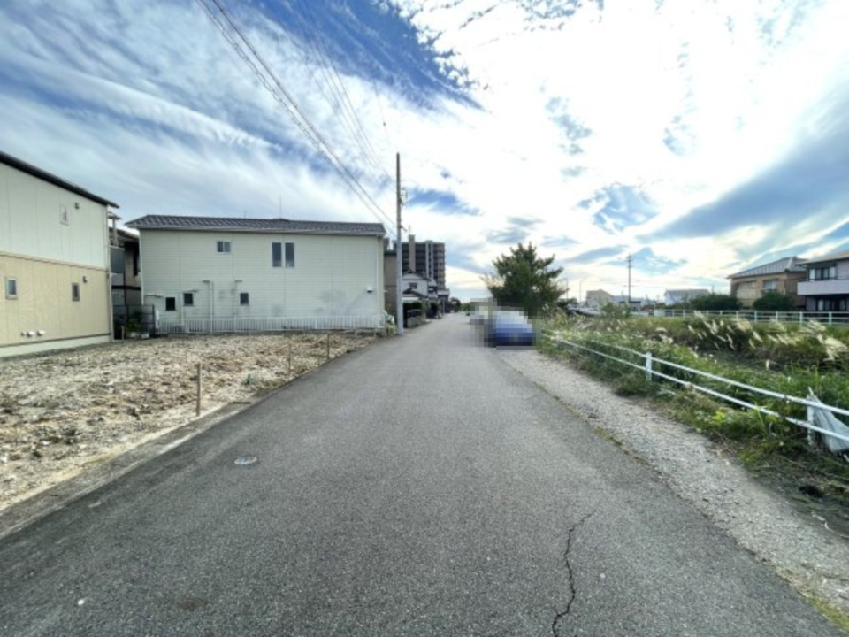 【前面道路含む現地写真】の画像