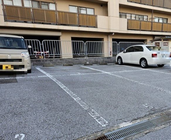 ジュネスハイムIIの駐車場