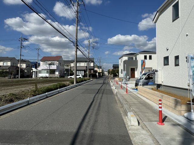 三郷市彦成2丁目新築戸建の前面道路含む現地写真|西側前面道路・幅員約6.7ｍ