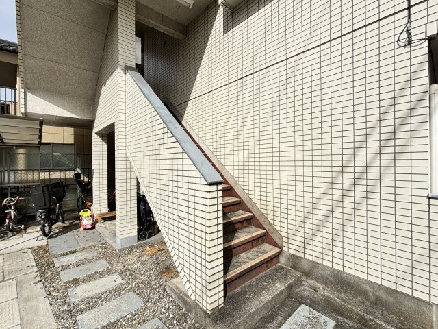 第一木野マンションのエントランス