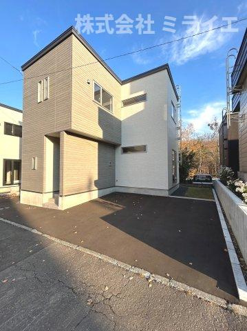 【新築戸建】札幌市豊平区西岡5条13丁目2棟の駐車場