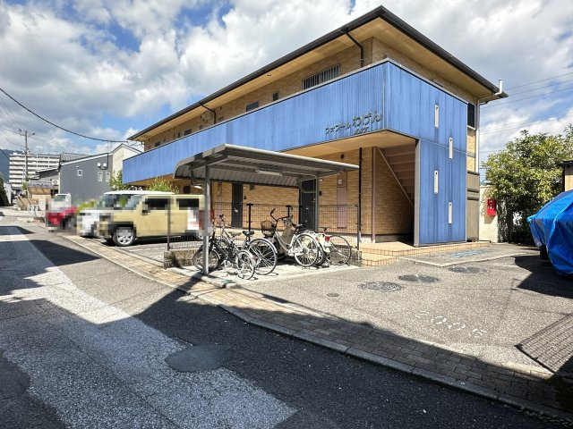 フォブールわげんの駐車場
