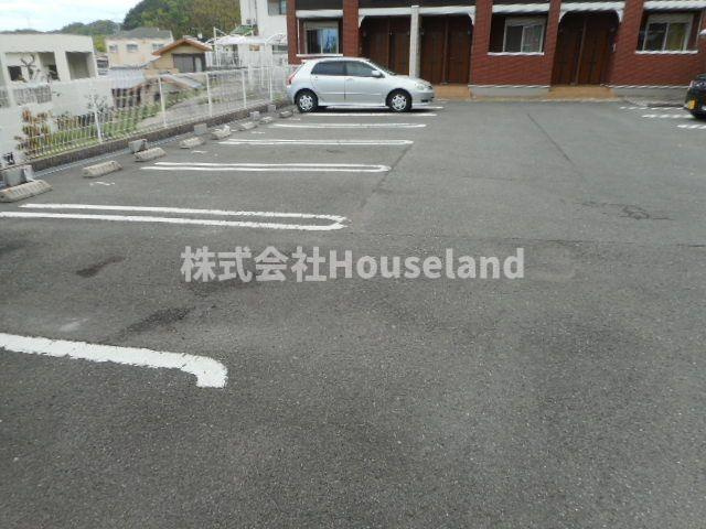 レジデンス・リオＢの駐車場