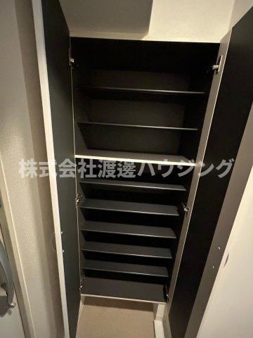 La CASA江坂の収納|天井高シューズBOX