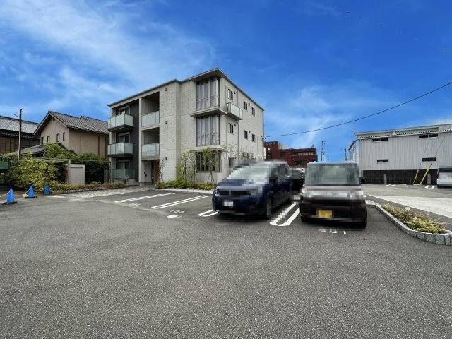 ベレオ サンセイの駐車場