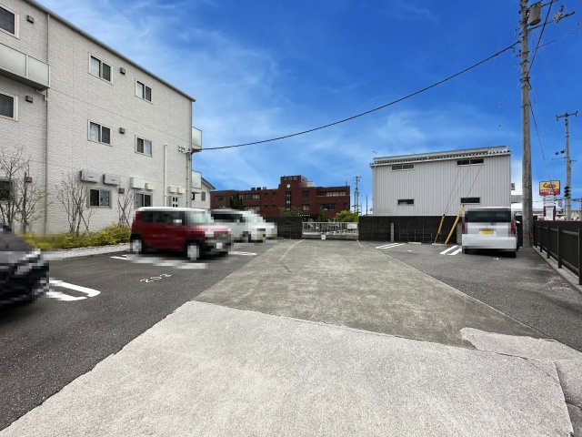 ベレオ サンセイの駐車場