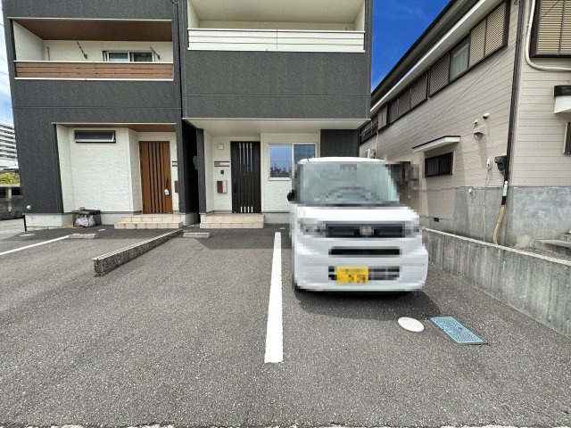 ＦＯＵＲＴＵＮＥ ＣＲＡＮＥの駐車場