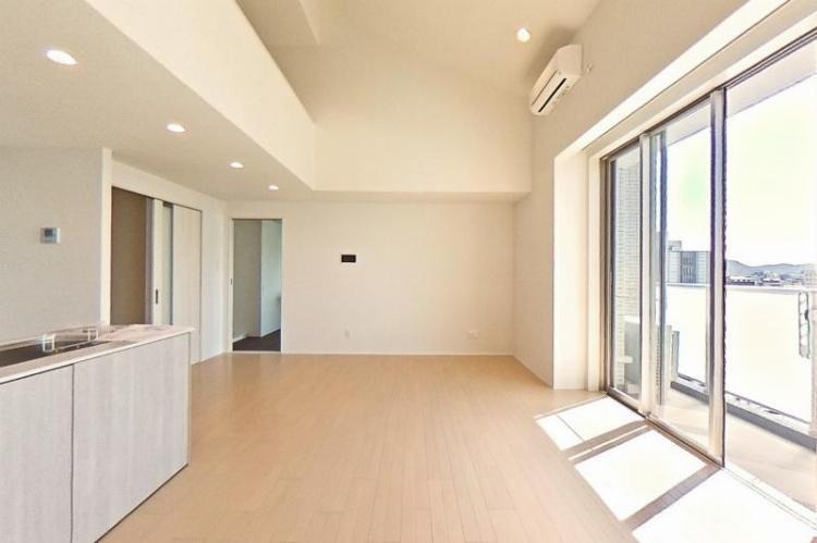 高知駅スクエアの居間・リビング|物件の画像3