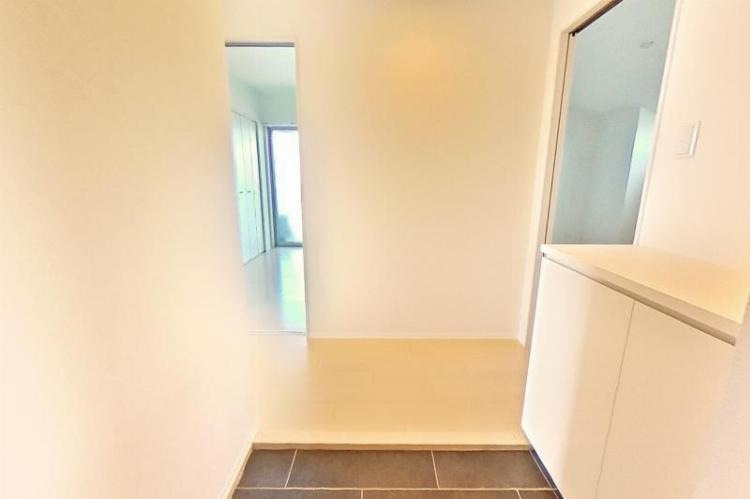 高知駅スクエアの玄関|物件の画像5