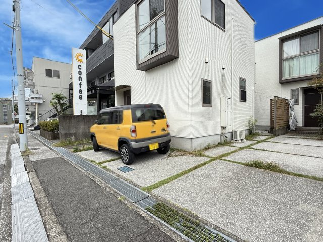 仲田町戸建賃貸の駐車場