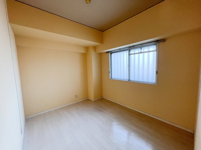 第３山崎マンションの洋室