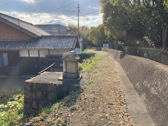 西条市船屋甲の売地の前面道路含む現地写真