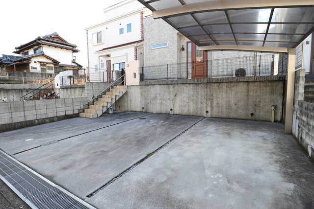 貸家（瀬戸南町1丁目3‐53）の駐車場