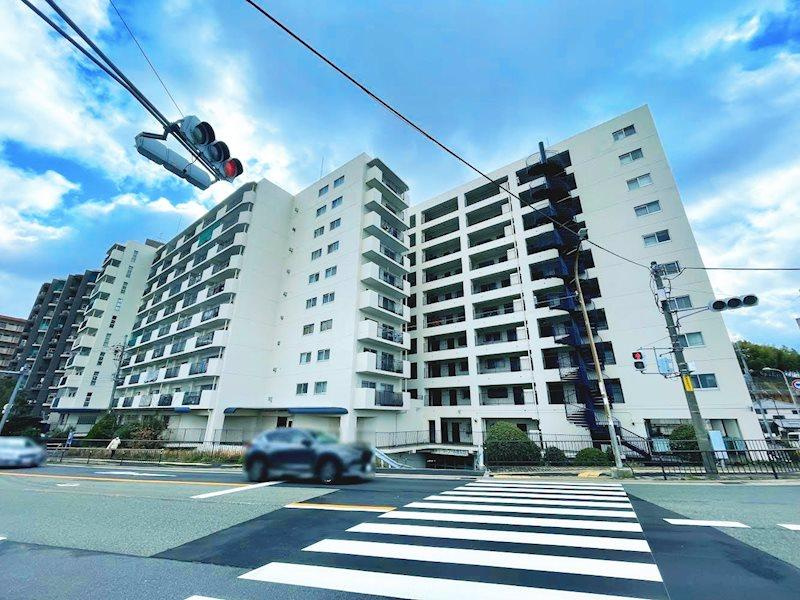 メゾン枚方リバーサイドの外観|新しい生活にいかがでしょうか？外観はお住まいの顔になります。こだわりたいポイントですね。水回りリフォームやリノベーションも承ってます。
■現地見学・資金計画相談・住宅ローン相談もお問合せ受付中■