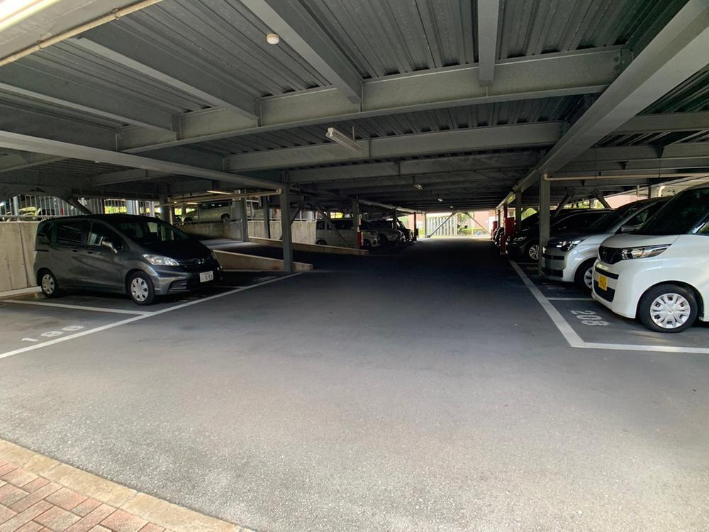 ディーレスティア香里ヶ丘の駐車場|駐車場
■物件内覧・資金計画相談・住宅ローン相談、リフォーム相談、お問合せ受付中■
※当日・翌日のご内覧、ご相談はお電話でのお問合せがスムーズです！