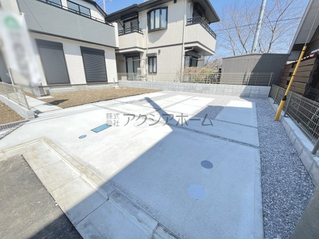 飯能市征矢町・全4棟　新築一戸建　4号棟　～広々お庭付き～の駐車場|駐車並列2台可