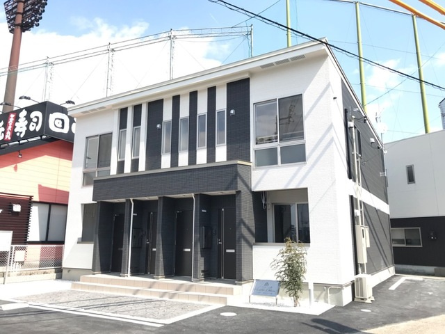 クワトロ 大原の外観