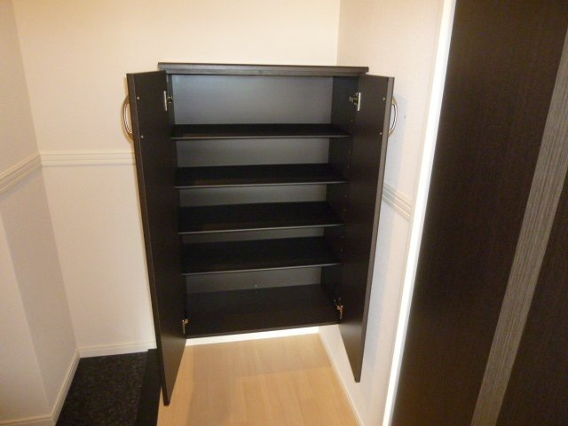 フェニックス スウィートの玄関|下駄箱