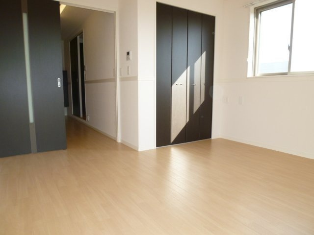 フェニックス スウィートの洋室|洋室