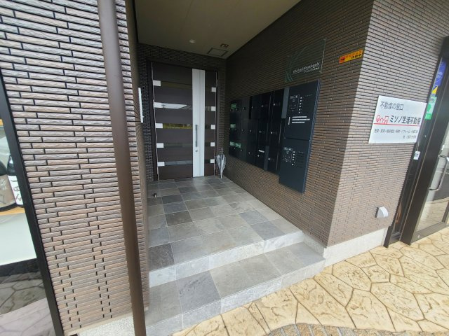 ヴィラロイヤル美園東のエントランス