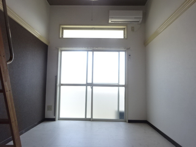 サンシャイン高丸の居間・リビング