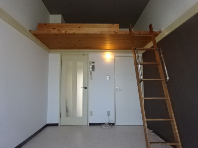 サンシャイン高丸の居間・リビング