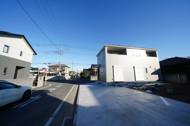 新築　高崎市萩原町1期　Heartful　Town　１号棟の前面道路含む現地写真|現地写真　北側接道幅員約7.9ｍ　西側接道幅員約6ｍ　