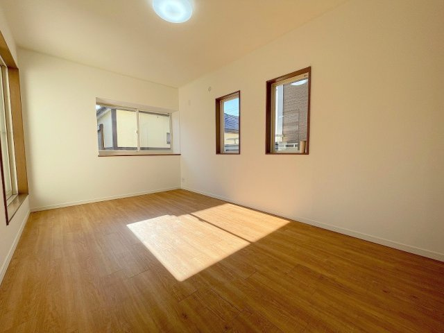 三郷市早稲田6丁目　中古戸建の洋室|洋室7.5帖・主寝室としていかがでしょうか