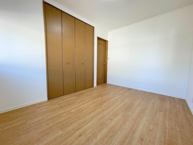 三郷市早稲田6丁目　中古戸建の洋室|一間分のクローゼット完備の洋室6帖