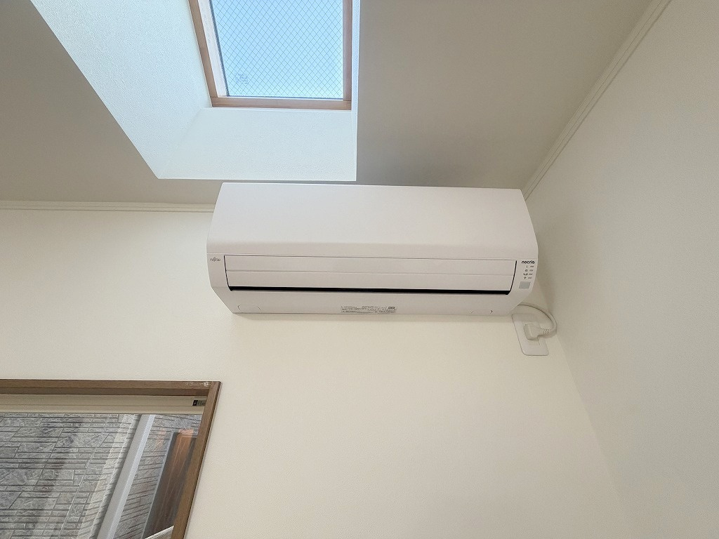 三郷市早稲田6丁目　中古戸建の設備|富士通製LDKエアコン付きです