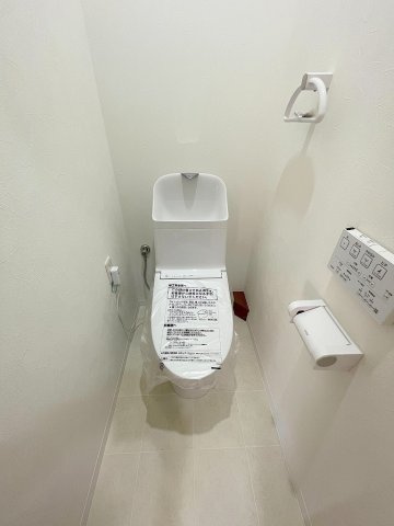 三郷市早稲田6丁目　中古戸建のトイレ|2階のトイレ・新品交換済みです