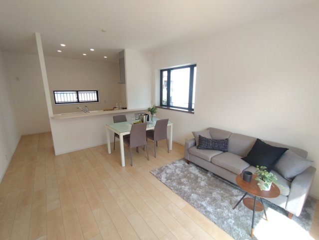 野田市みずき四丁目戸建の居間・リビング