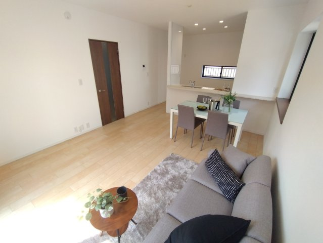 野田市みずき四丁目戸建の居間・リビング