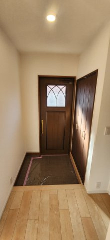 野田市みずき四丁目戸建の玄関