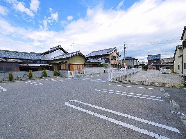 ヒーリング　ヴィレッジの駐車場|駐車場完備です