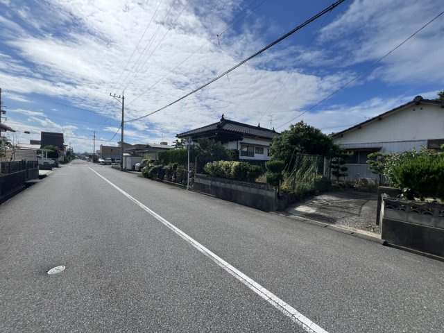 田中東町売り土地の前面道路含む現地写真