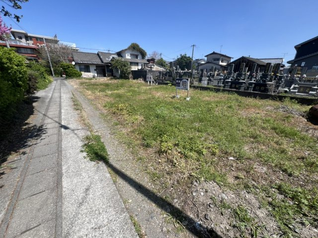 栴檀町売地の前面道路含む現地写真