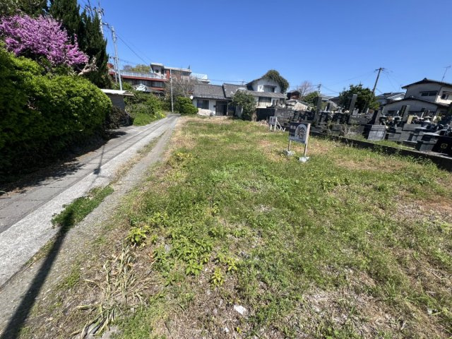 栴檀町売地の前面道路含む現地写真