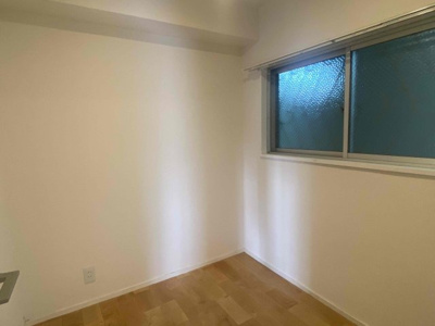 【収納】 | ファミール長居 | ウォークインクローゼットですが窓があります！