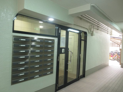 【エントランス】 | ファミール長居 | エントランスの集合ポストです。