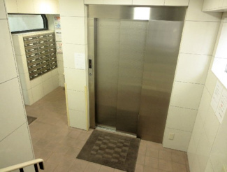 【その他共用部分】 | ファミール長居 | 共用部分のエレベーターです。
