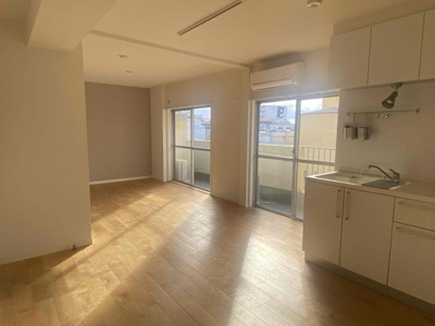 【居間・リビング】 | ファミール長居 | 無垢材仕様でお洒落な明るいリビングです！