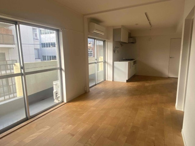 【洋室】 | ファミール長居 | リビングは14.5帖あるので、ゆったりと過ごせます！