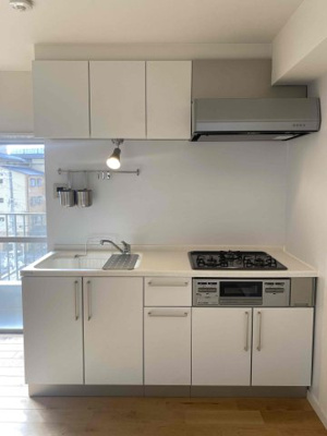 【キッチン】 | ファミール長居 | キレイでお洒落な3口コンロシステムキッチンです！