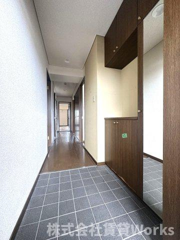 クレアコートロイヤルの玄関|明るい玄関です