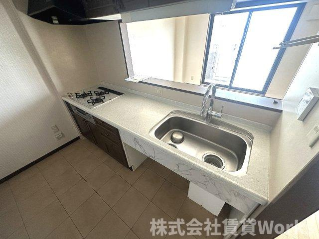 クレアコートロイヤルのキッチン|コンパクトなキッチンで掃除もラクラク