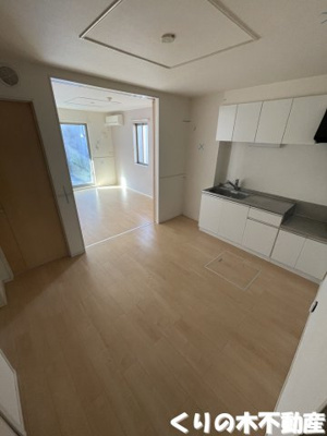 【居間・リビング】 | サニーかざはや | こちらのリビングで趣味の時間をお楽しみください