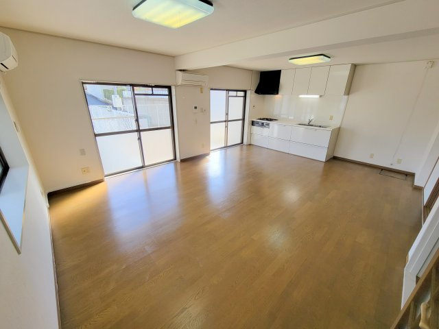 ロイヤル静和テラスハウスの居間・リビング